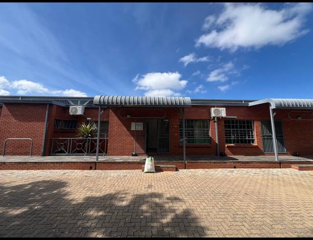 340M² WAREHOUSE TO LET IN HENNOPSPARK